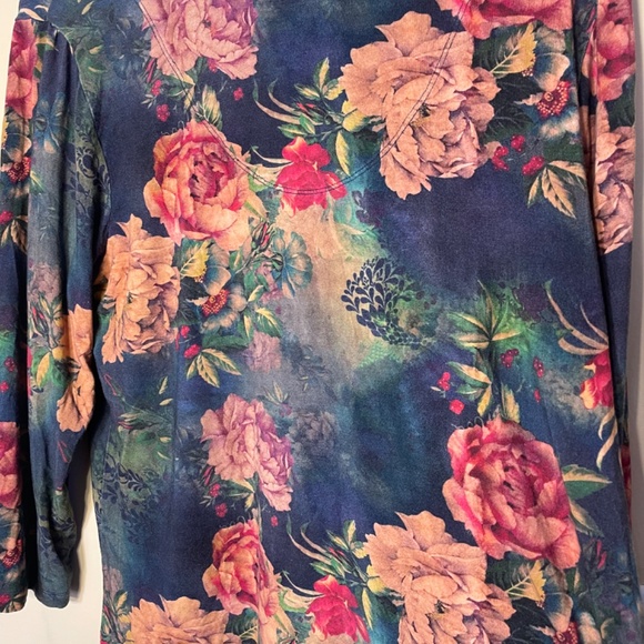 Floral V-Neck Top - Multicolor - Picture 6 of 12